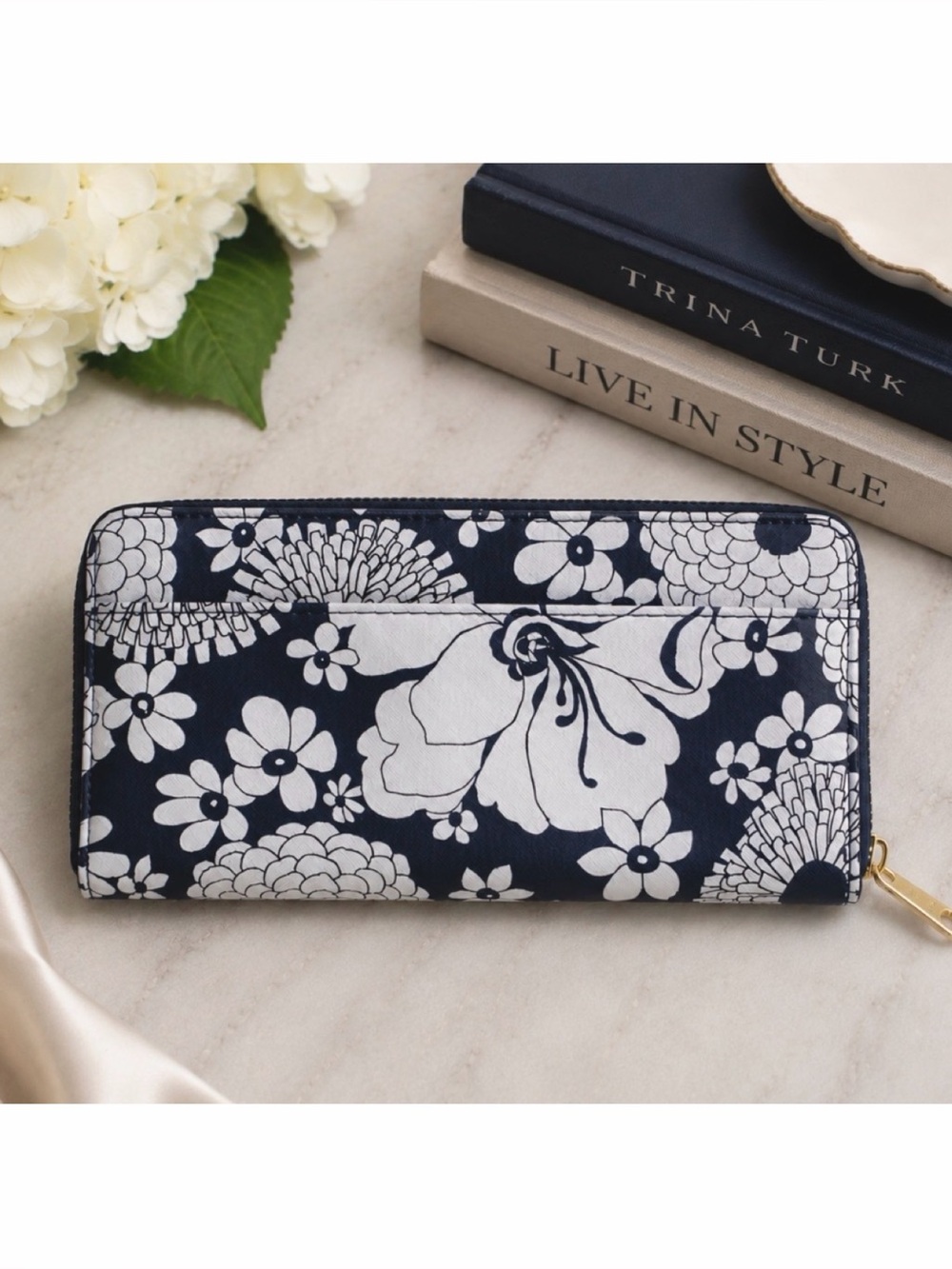 (NIB) TRINA TURK • Navy/White/Pink Floral Print Zippered Long Wallet